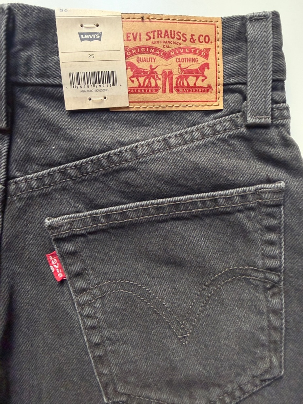 Levi's High Waisted Mom Women's Shorts Relaxed Fit High Rise Denim Black Jean 25 - Picture 5 of 11